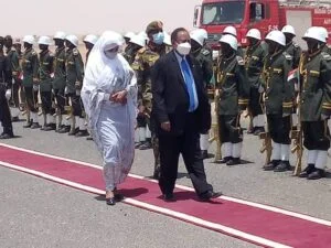 شاهد بالصور ..بسبب "تتريس" الشوارع طائرة مروحية تقل "حمدوك" الى الولاية الشمالية 28 IMG 20210422 WA0002