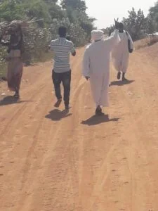 شاهد بالصور...والد شهيد يتحرك من الجزيرة راجلا للمشاركة في موكب 19ديسمبر 17 FB IMG 1639746921243