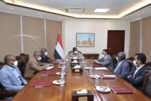 نائب رئيس مجلس السيادة يلتقي مديري شركات الاتصالات 24 IMG 20220719 WA0026